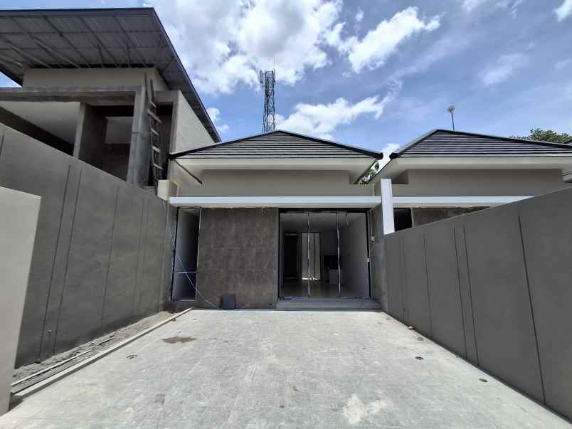 dijual rumah kadirejo purwomartani