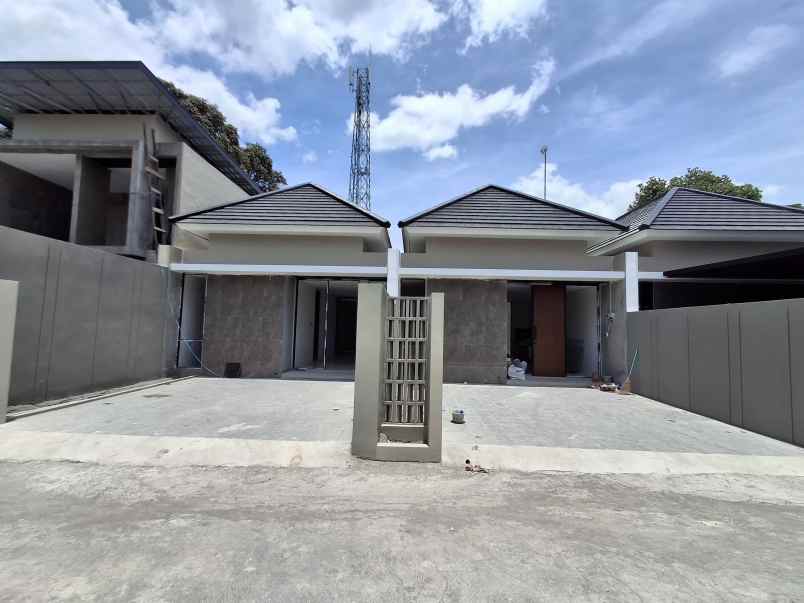 dijual rumah kadirejo purwomartani