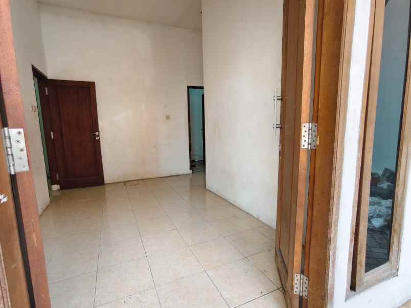 dijual rumah karah agung