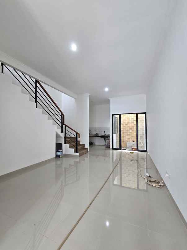 dijual rumah kav dki