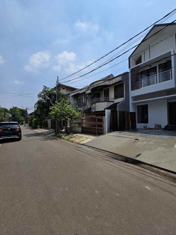 dijual rumah kav dki