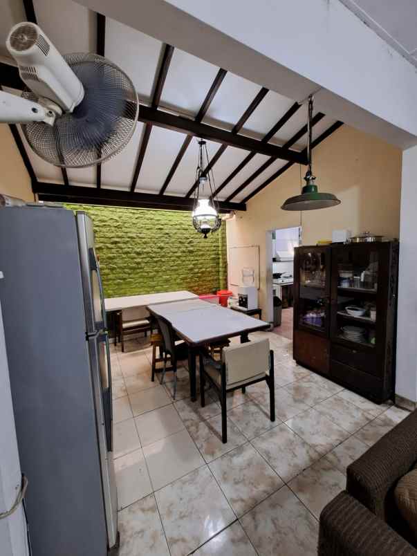 dijual rumah kayu manis