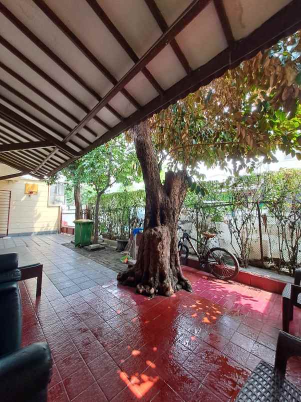 dijual rumah kayu manis