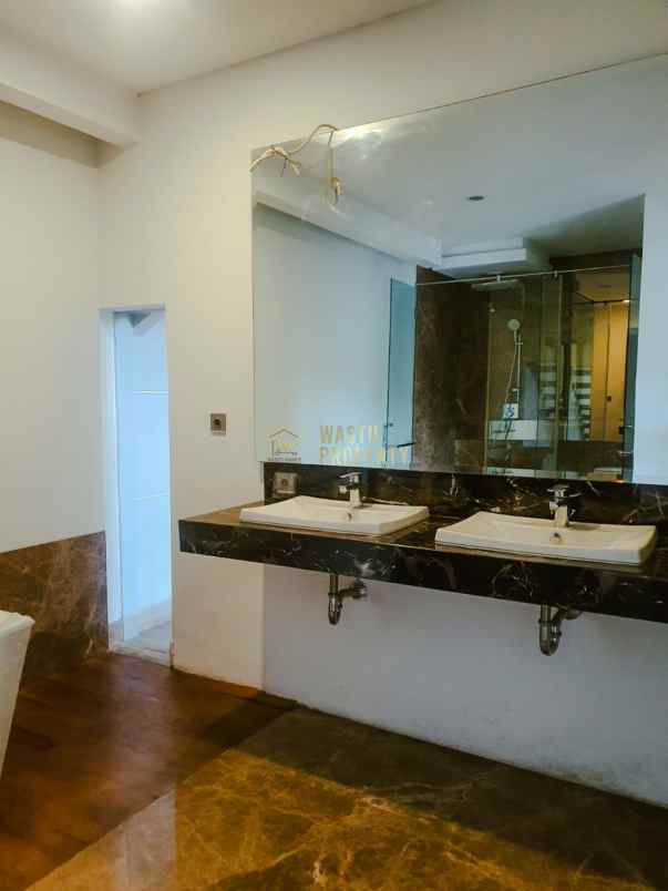 dijual rumah kebayoran lama