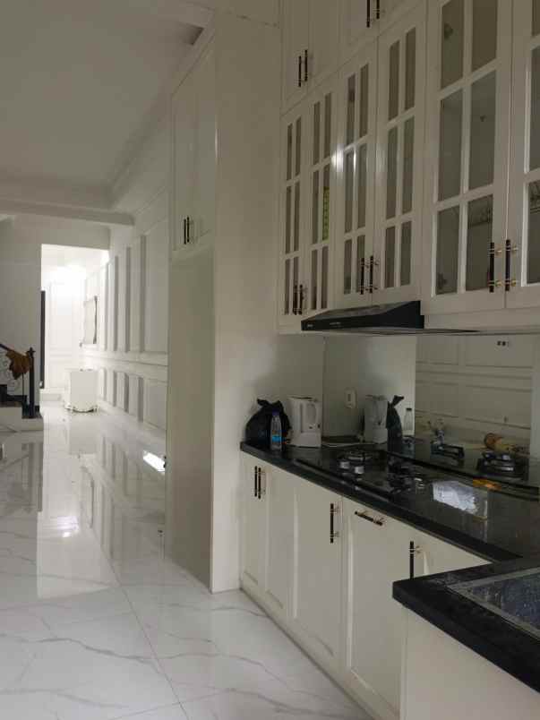 dijual rumah kebon jeruk jakbar