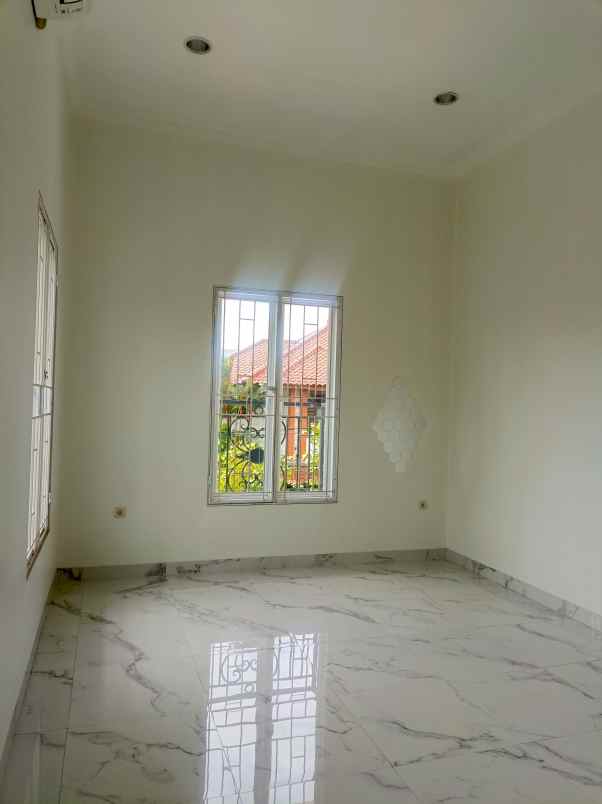 dijual rumah kembangan joglo jakbar