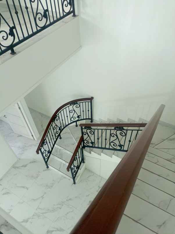 dijual rumah kembangan joglo jakbar