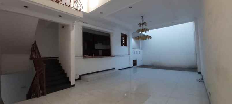 dijual rumah kembangan utara
