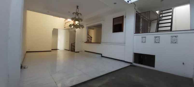 dijual rumah kembangan utara