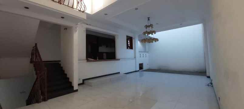 dijual rumah kembangan utara