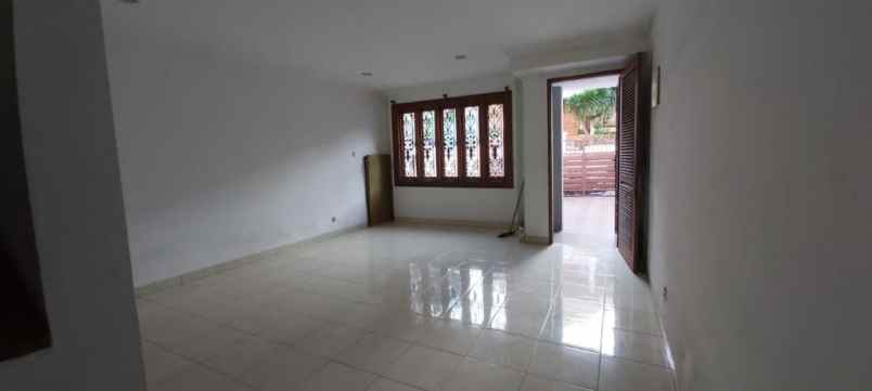 dijual rumah kembangan utara