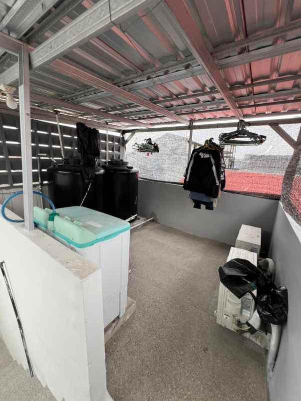 dijual rumah ketintang baru selatan