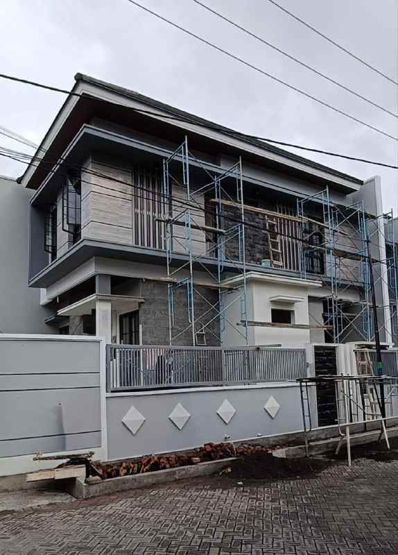 dijual rumah klampis anom