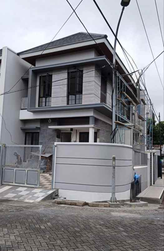 dijual rumah klampis anom