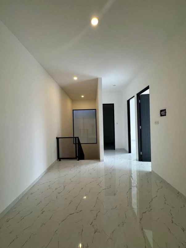 dijual rumah klampis semolo perumahan