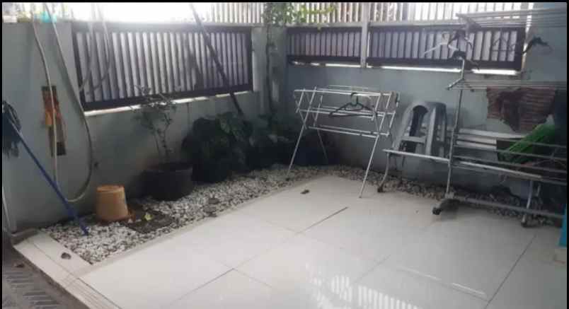 dijual rumah komplek banyu biru