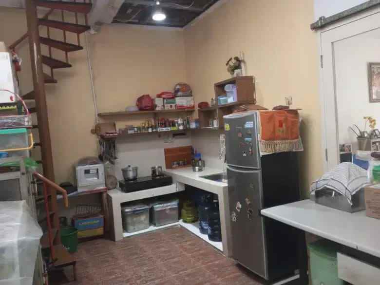 dijual rumah komplek bsk bumi satria