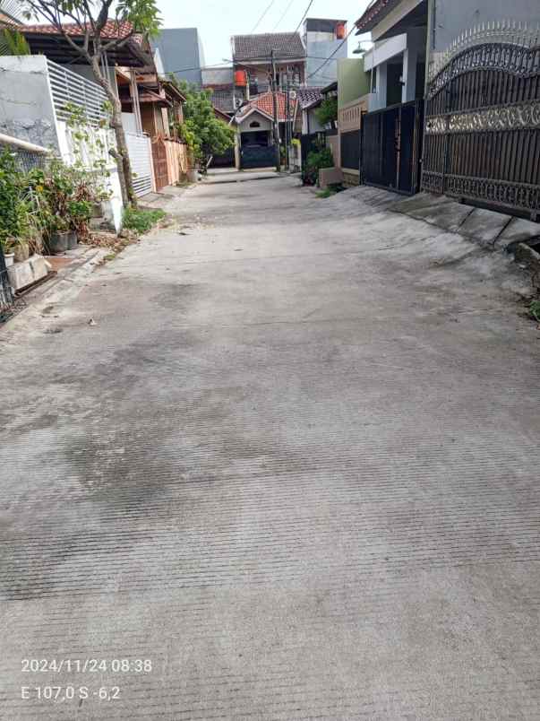dijual rumah komplek bsk bumi satria