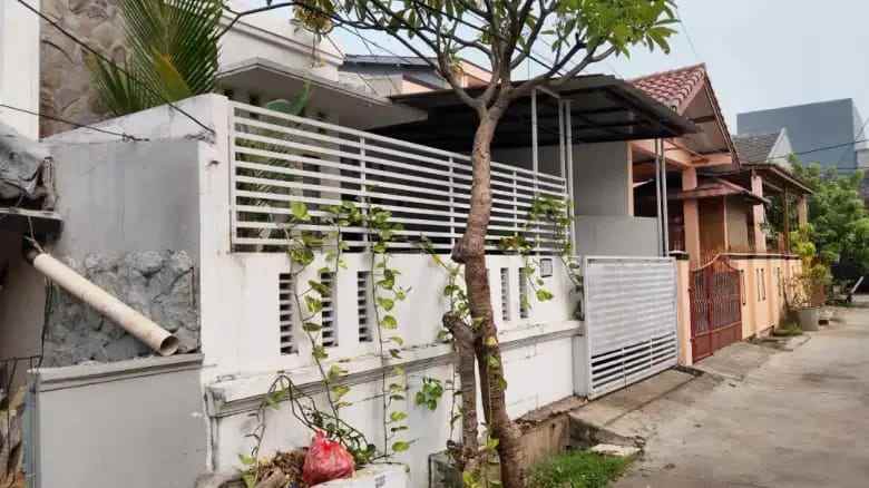 dijual rumah komplek bsk bumi satria