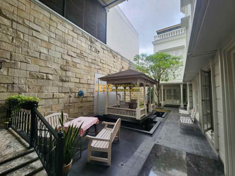 dijual rumah komplek cemara asri