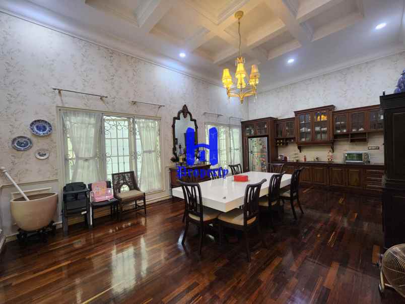 dijual rumah komplek cemara asri