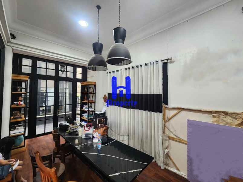 dijual rumah komplek cemara asri