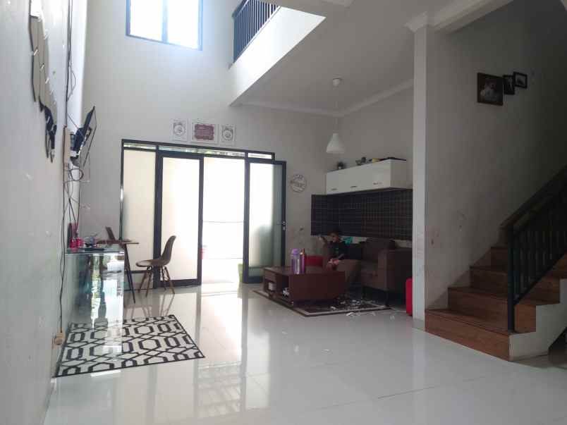 dijual rumah komplek golden pasir impun