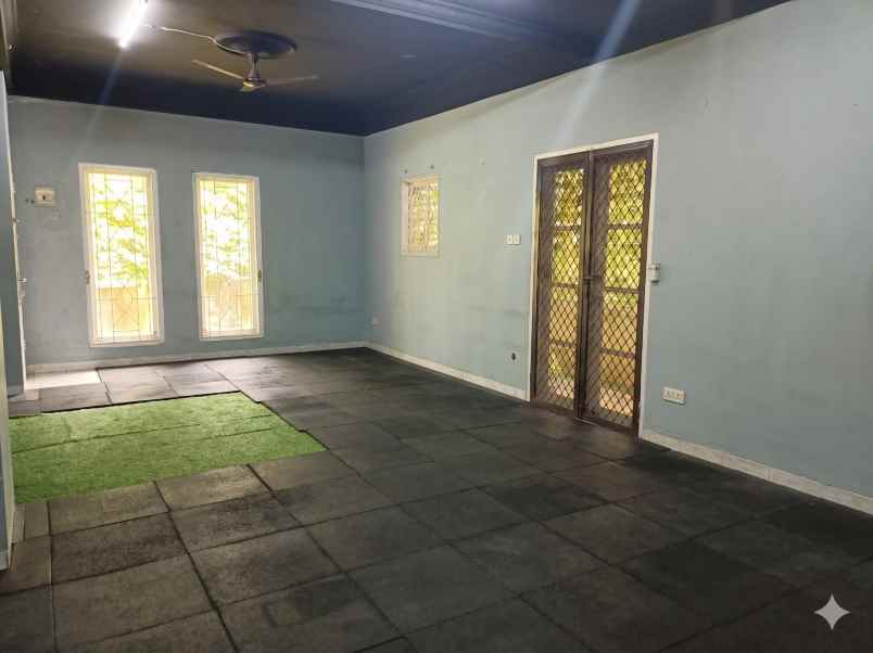dijual rumah komplek perumahan