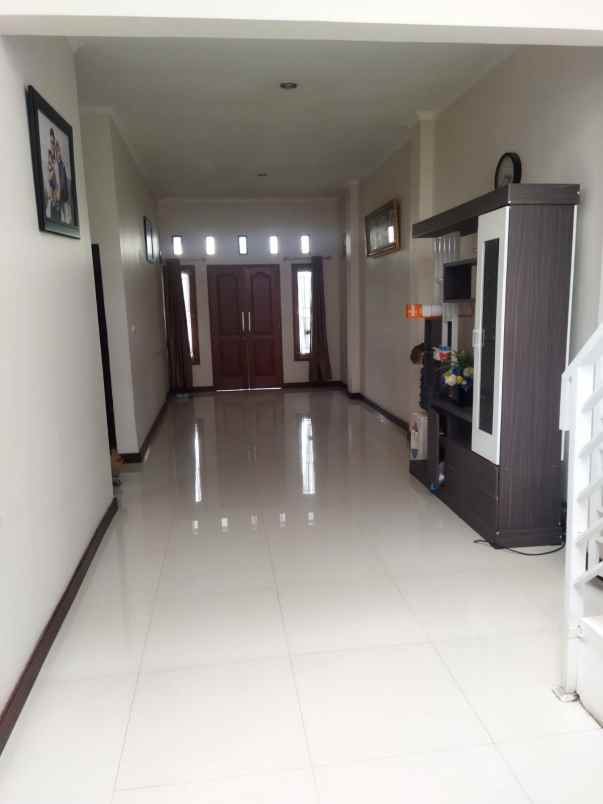 dijual rumah komplek puri ciganitri