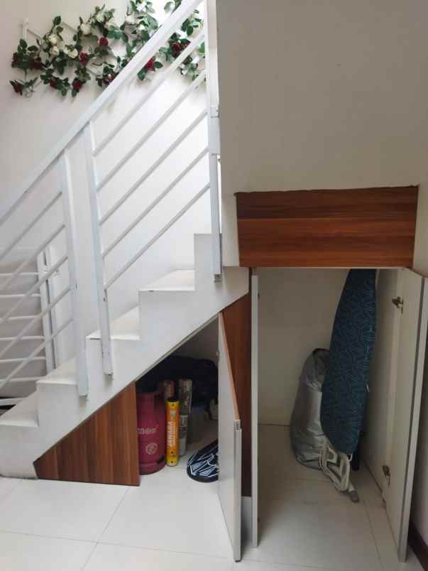 dijual rumah komplek puri ciganitri