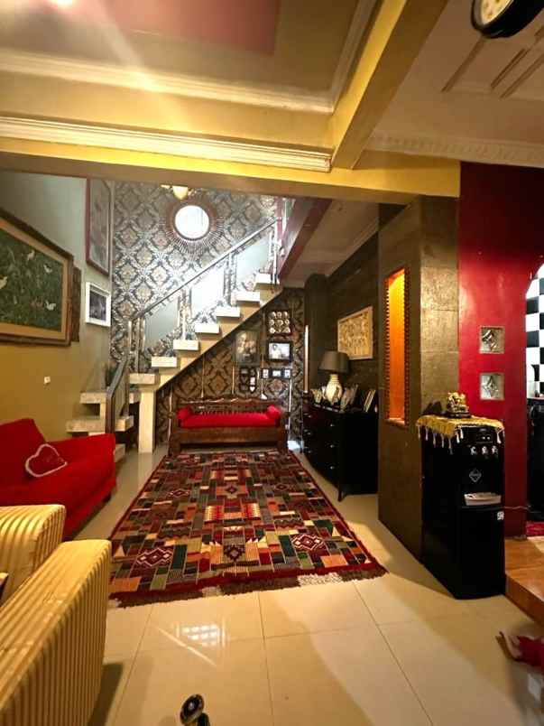 dijual rumah komplek puri cipageran