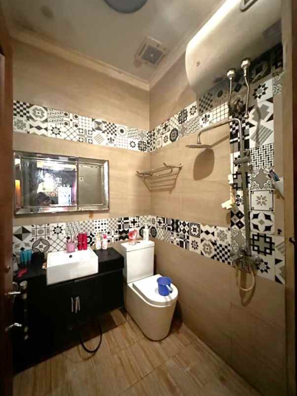 dijual rumah komplek puri cipageran