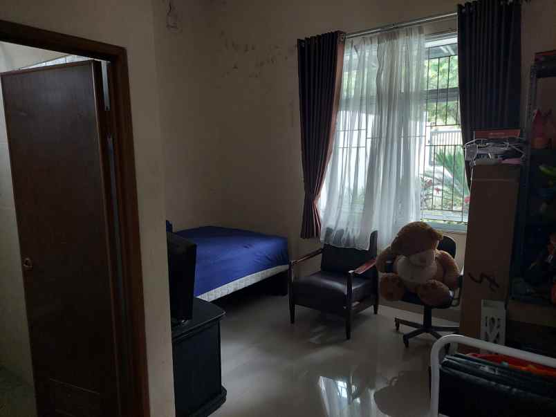 dijual rumah komplek royal view