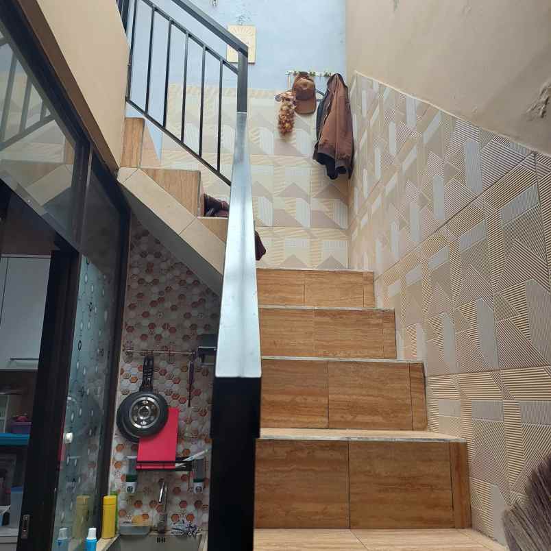 dijual rumah komplek strategis pesona