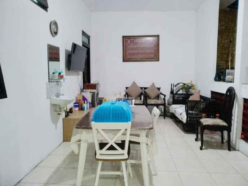 dijual rumah kutisari selatan