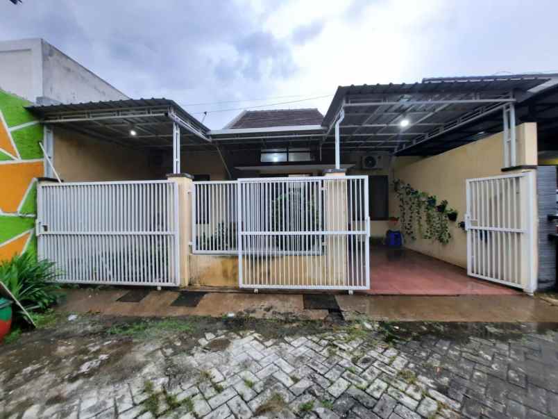 dijual rumah kutisari selatan