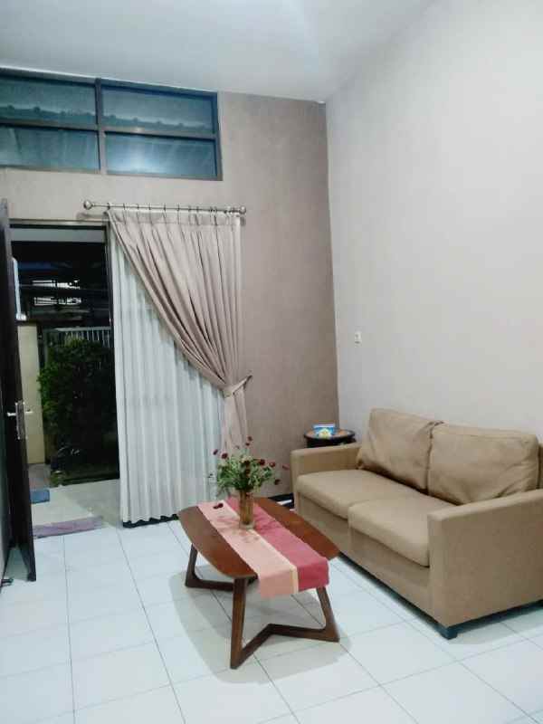 dijual rumah kutisari selatan