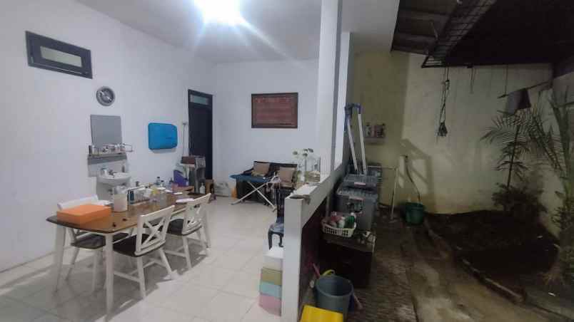 dijual rumah kutisari selatan