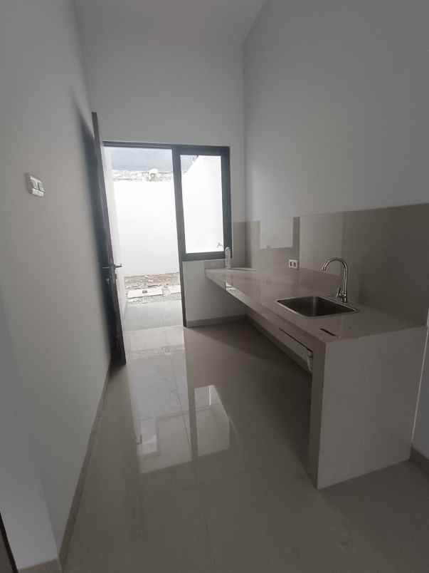 dijual rumah lebak arum