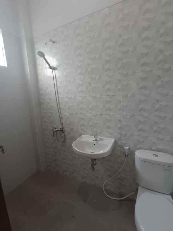 dijual rumah lebak arum