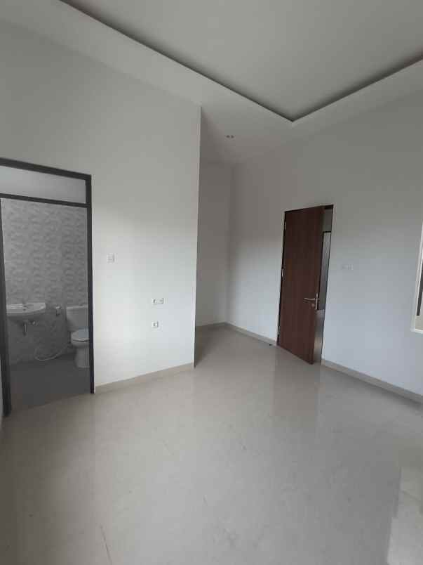 dijual rumah lebak arum