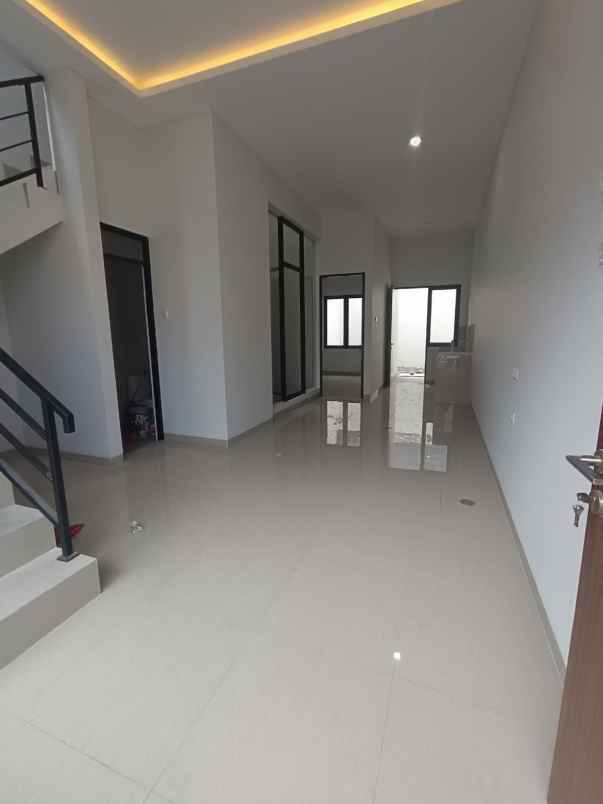 dijual rumah lebak arum