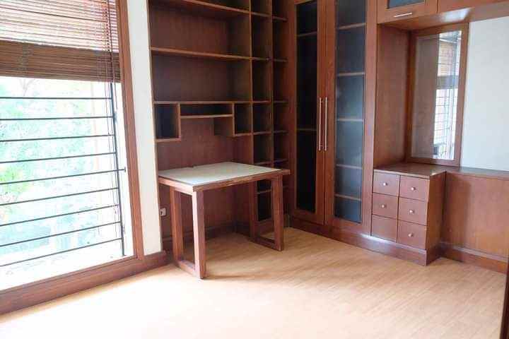 dijual rumah lebak bulus