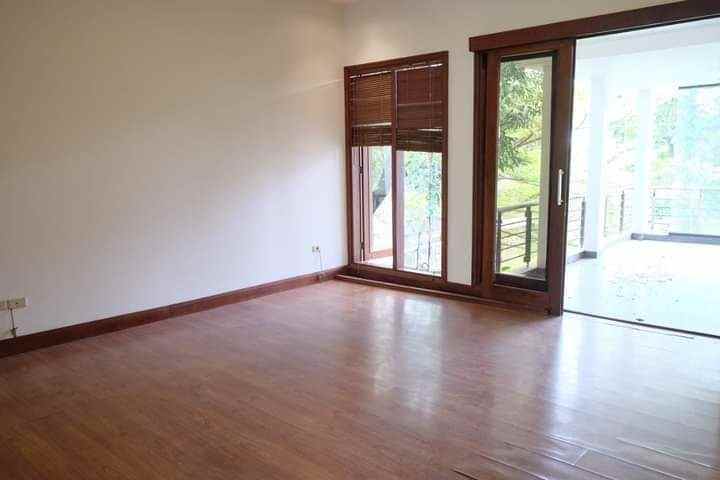 dijual rumah lebak bulus