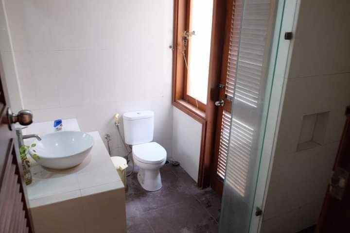 dijual rumah lebak bulus