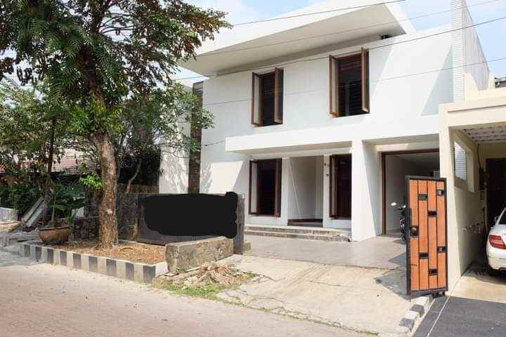 dijual rumah lebak bulus