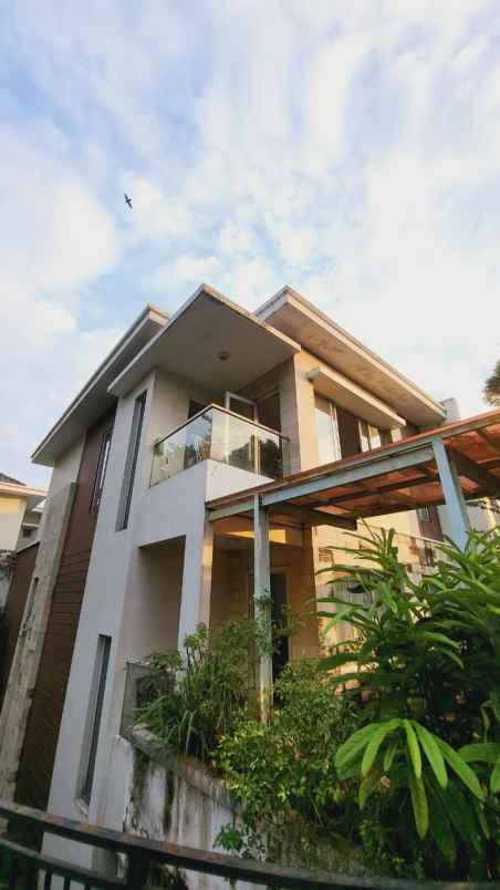 dijual rumah lebak bulus