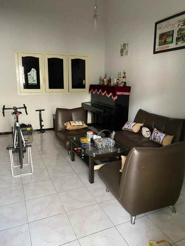 dijual rumah lebak jaya utara 3