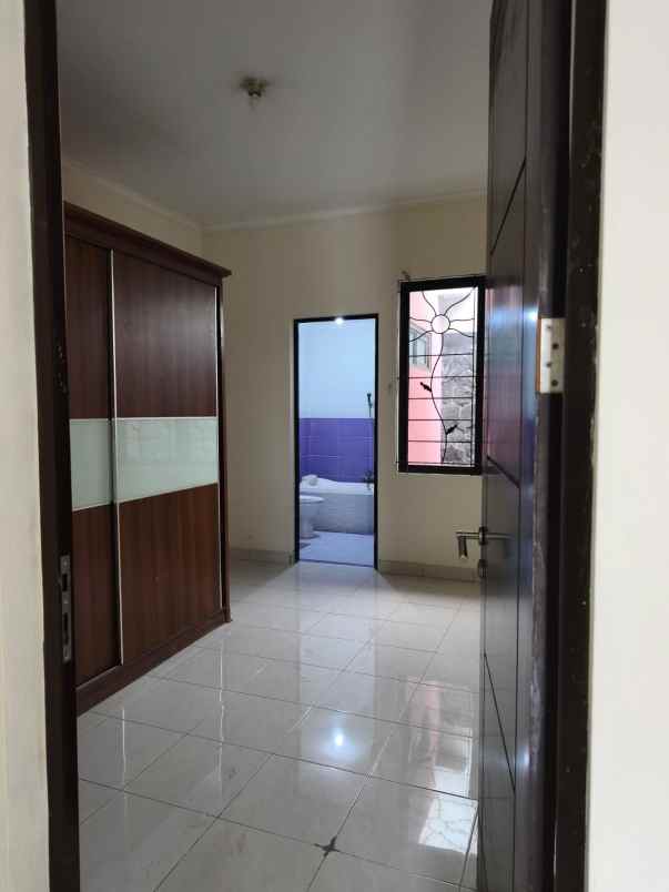 dijual rumah legenda wisata cibubur