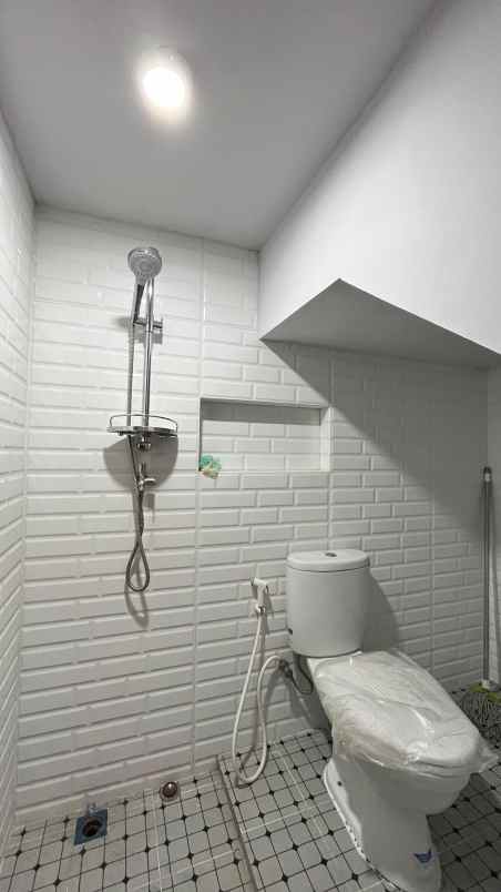 dijual rumah lenteng agung jakarta selatan